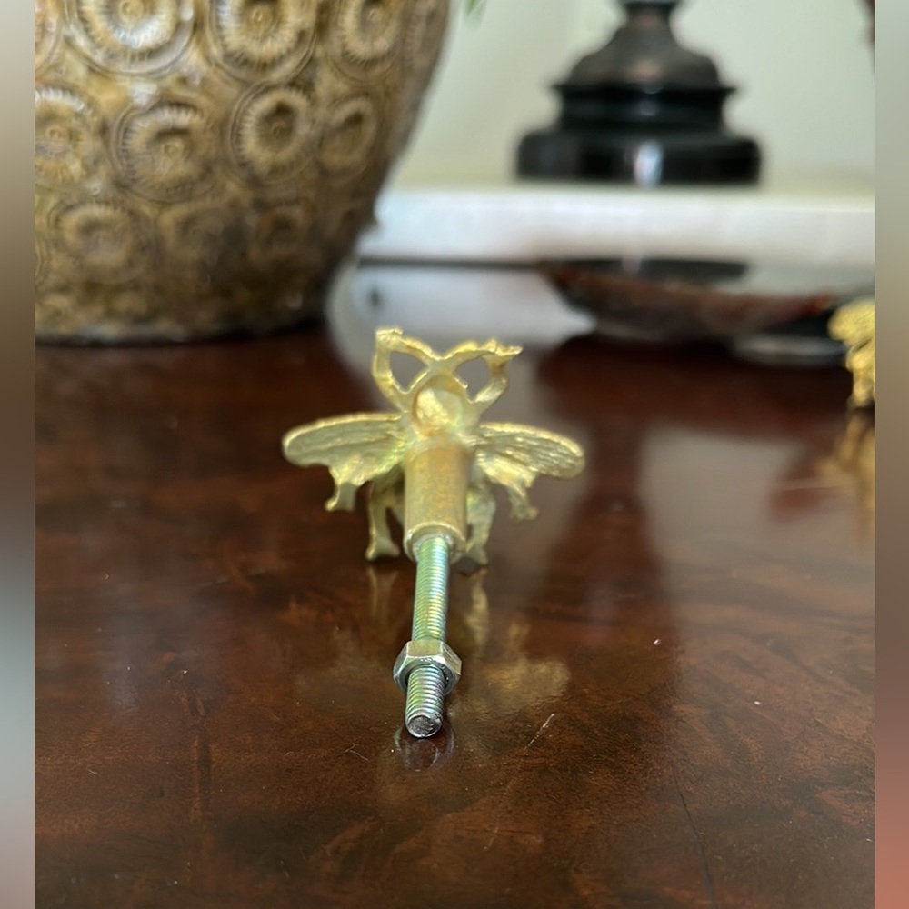 🐝Set of 6 Antique Gold Bee Cabinet Knobs - Picture 7 of 9